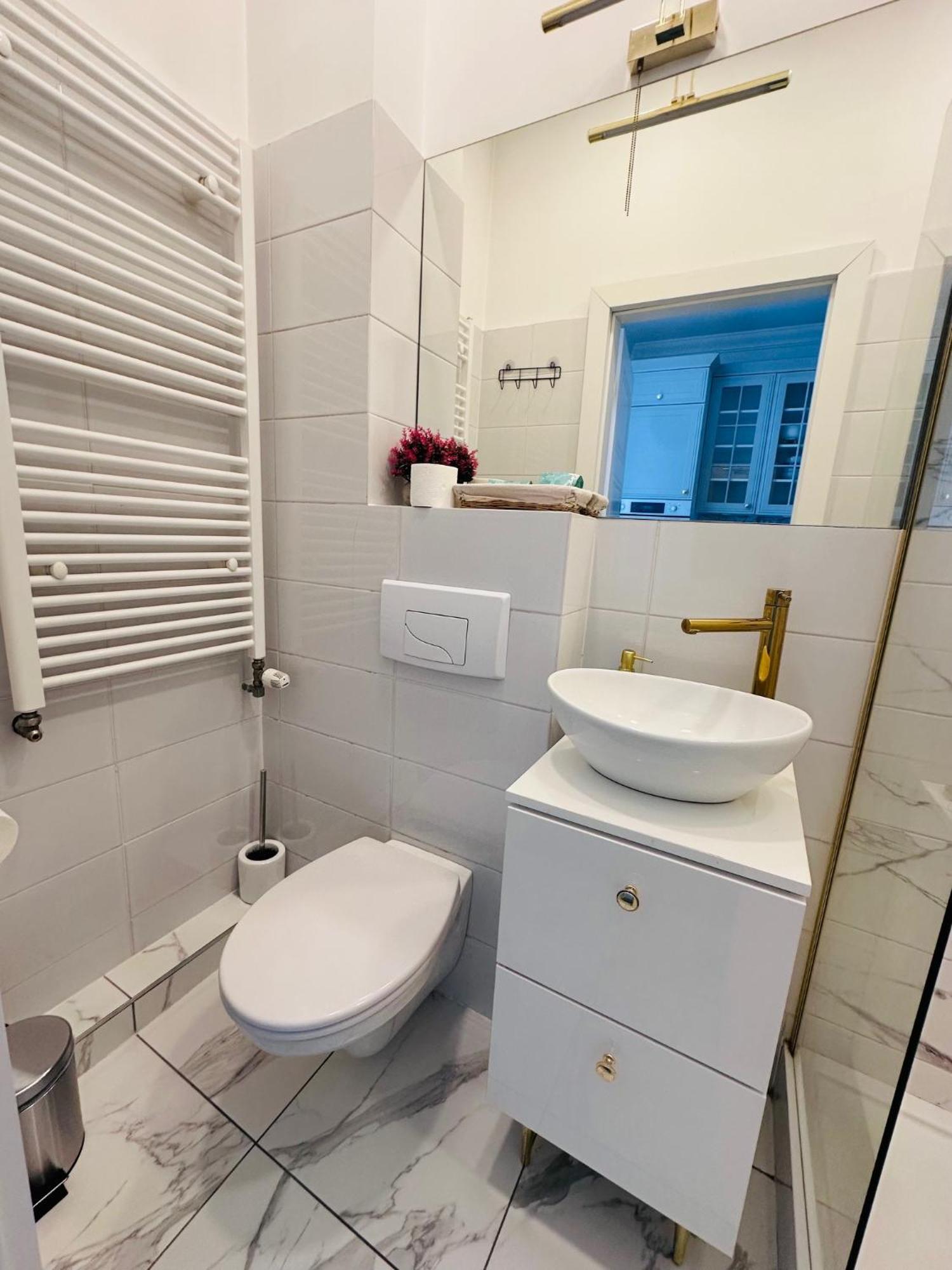 Station 2-bedroom Apartment *